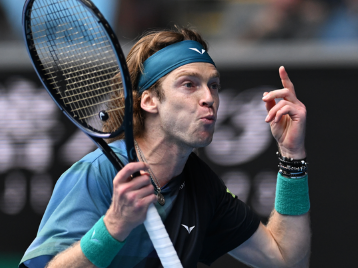 第三人跑动 第三人跑动